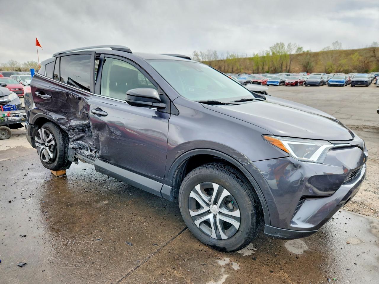 2017 TOYOTA RAV4 LE photo 7