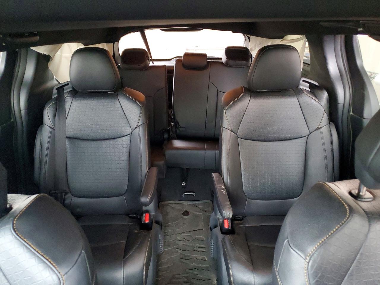 2025 TOYOTA SIENNA WOODLAND EDITION photo 19
