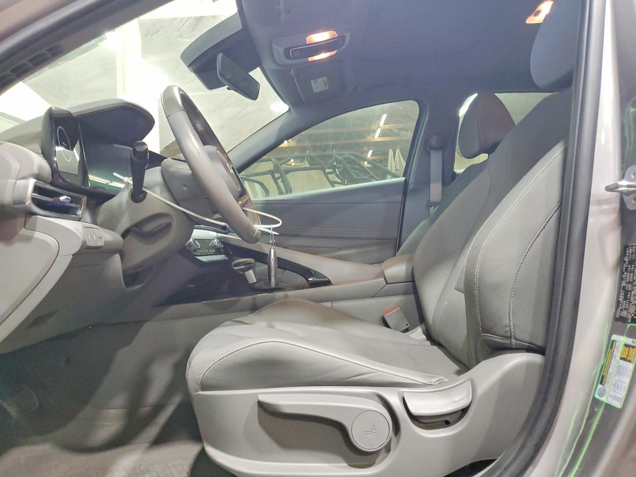 2025 HYUNDAI ELANTRA SEL photo 19