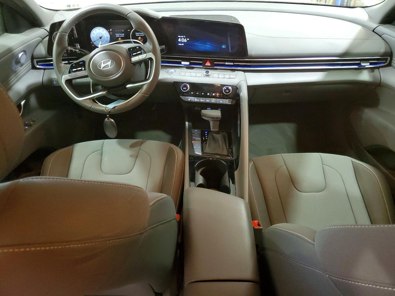 2025 HYUNDAI ELANTRA SEL photo 22