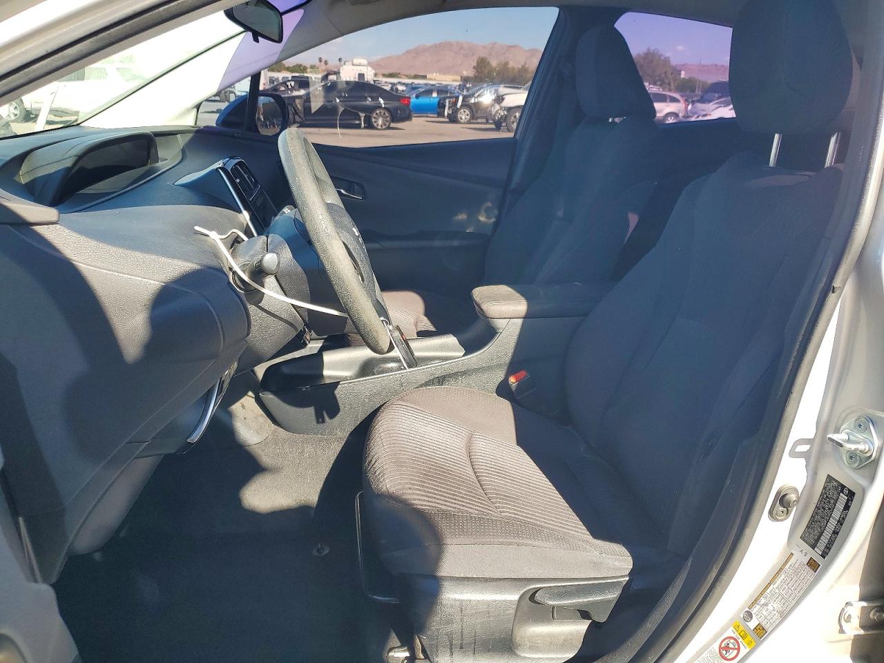 2016 TOYOTA PRIUS TWO photo 7