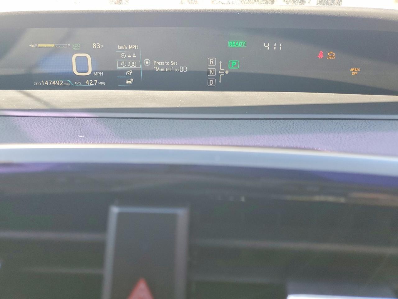2016 TOYOTA PRIUS TWO photo 9