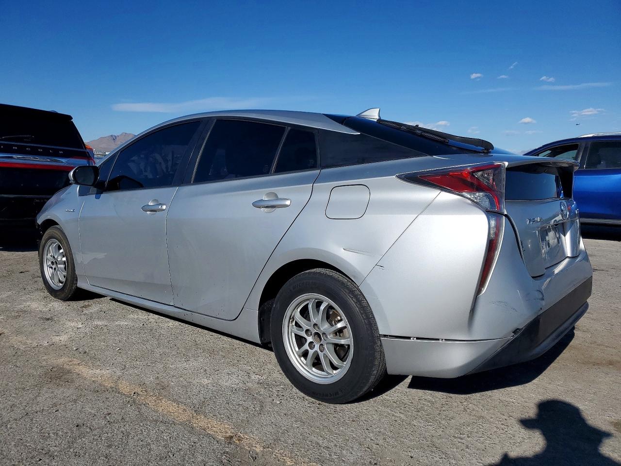 2016 TOYOTA PRIUS TWO photo 2
