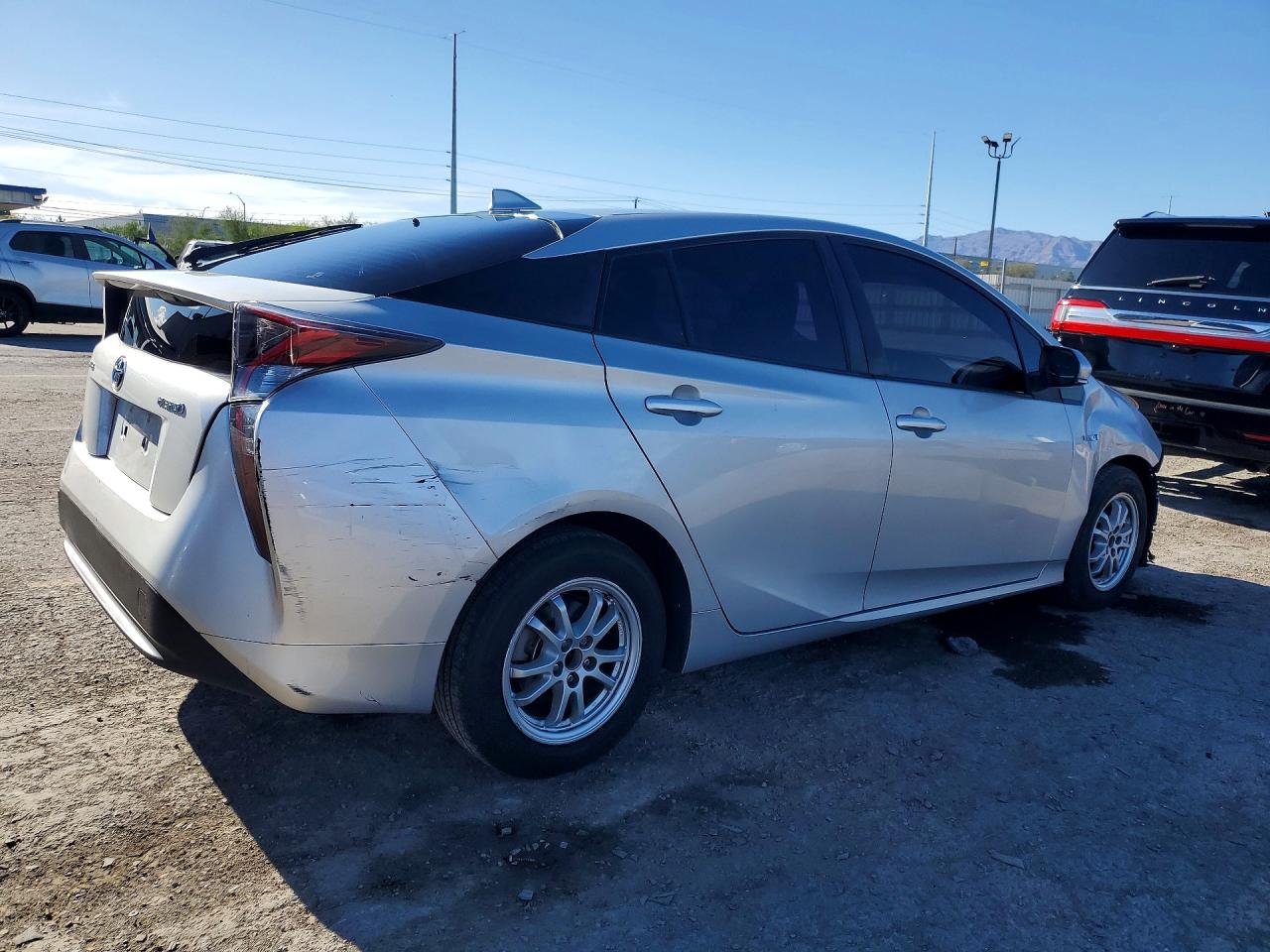 2016 TOYOTA PRIUS TWO photo 3