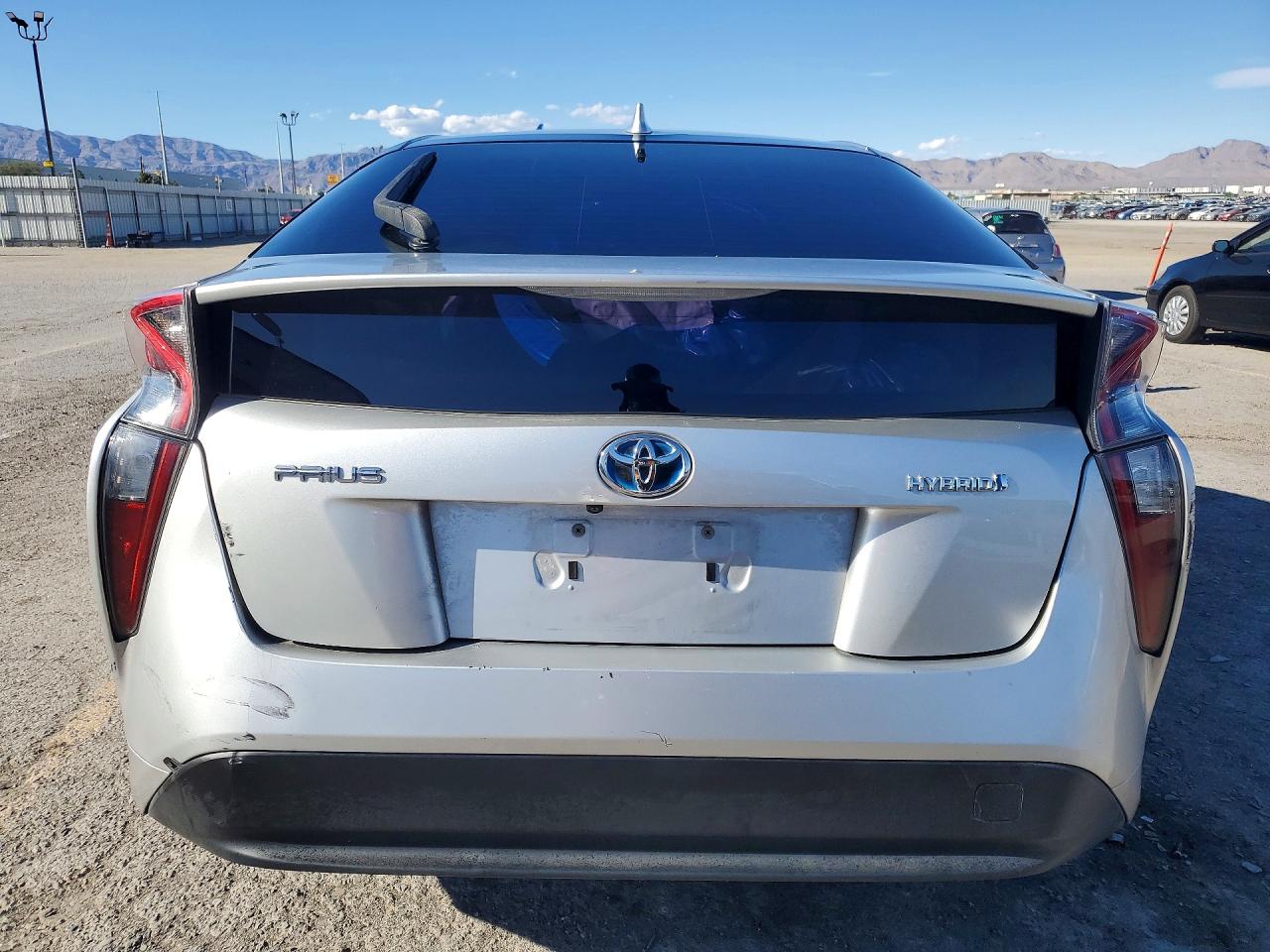 2016 TOYOTA PRIUS TWO photo 6
