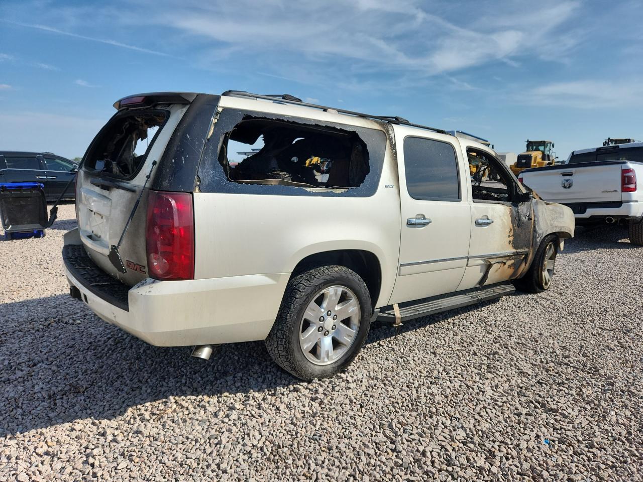 2011 GMC YUKON XL K1500 SLT photo 7