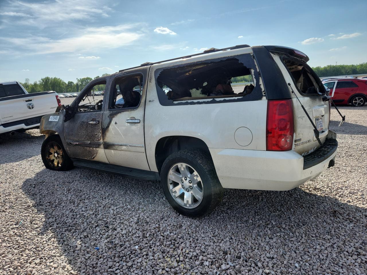 2011 GMC YUKON XL K1500 SLT photo 4