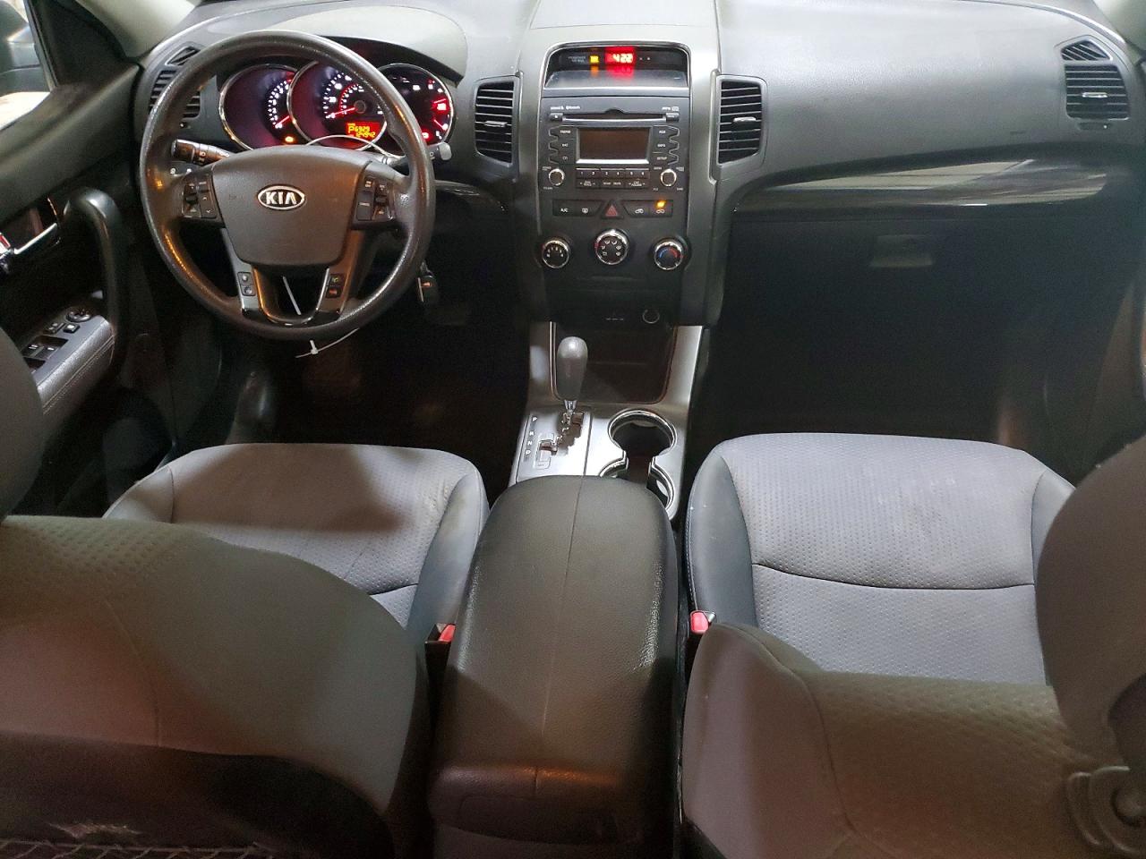 2013 KIA SORENTO LX photo 22