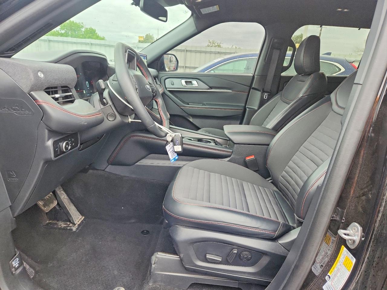 2025 FORD EXPLORER ST-LINE photo 13
