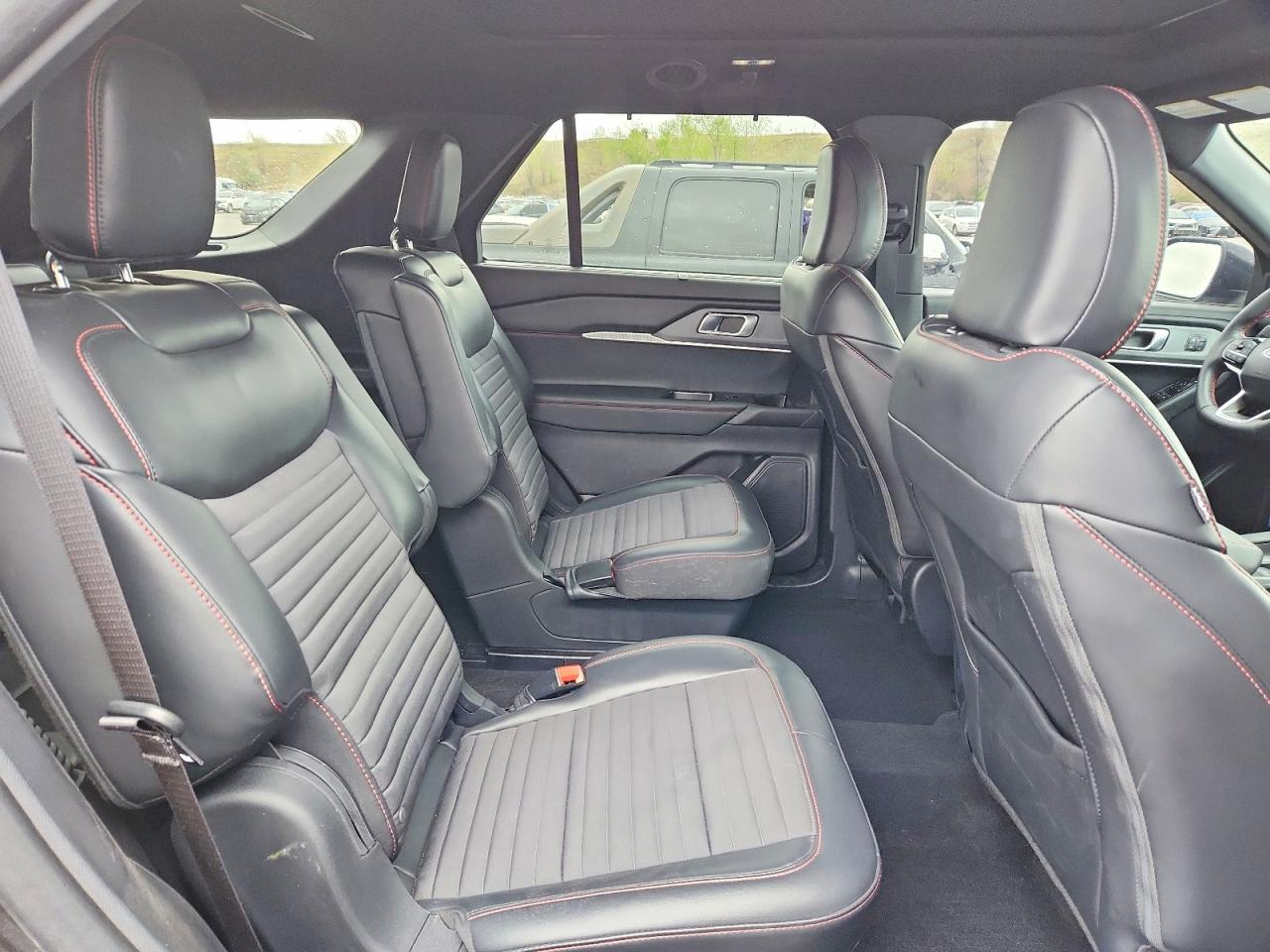 2025 FORD EXPLORER ST-LINE photo 21