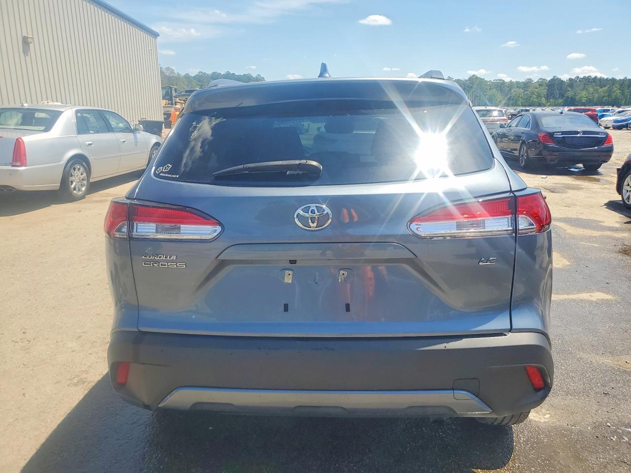 2024 TOYOTA COROLLA CROSS LE photo 11