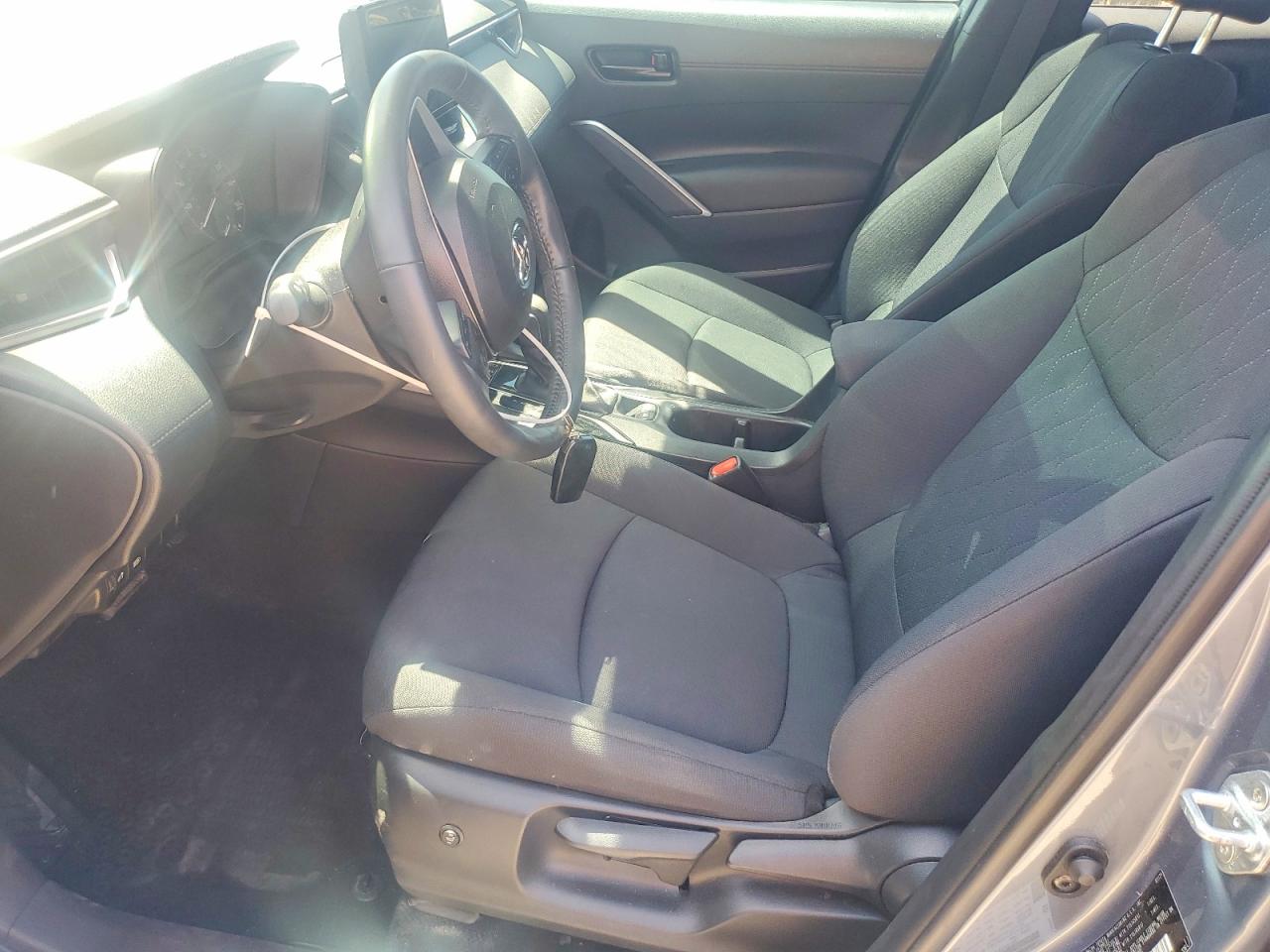 2024 TOYOTA COROLLA CROSS LE photo 13