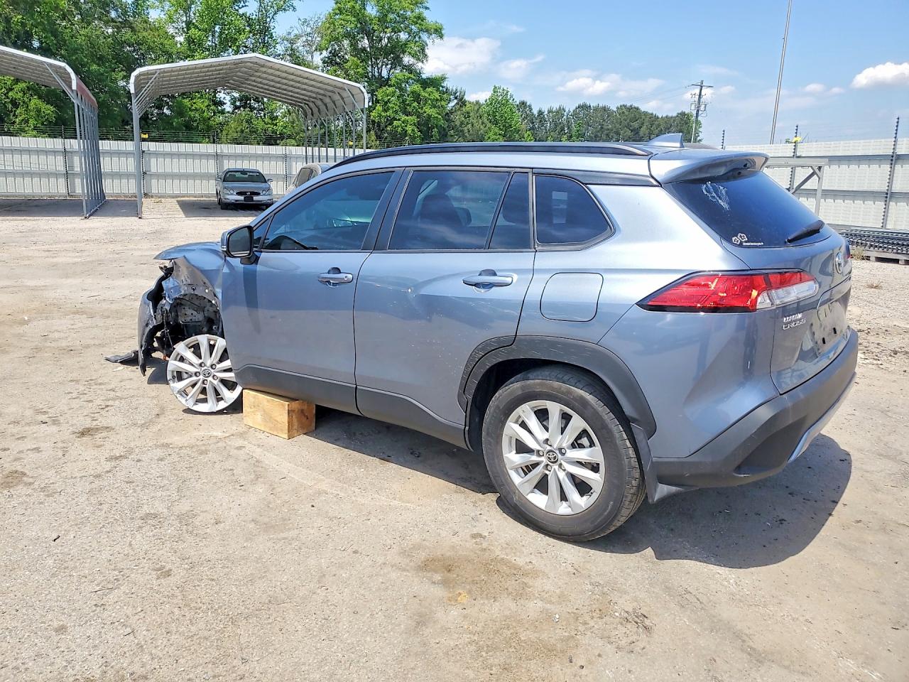 2024 TOYOTA COROLLA CROSS LE photo 3
