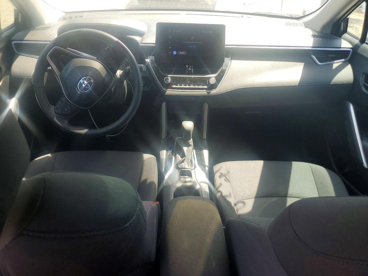 2024 TOYOTA COROLLA CROSS LE photo 15