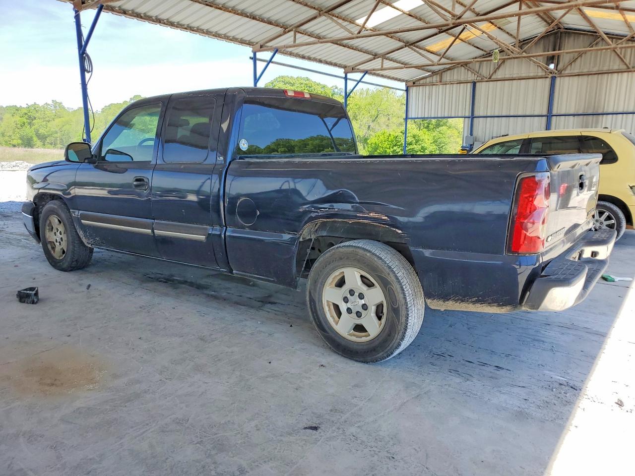 2005 CHEVROLET SILVERADO C1500 photo 2