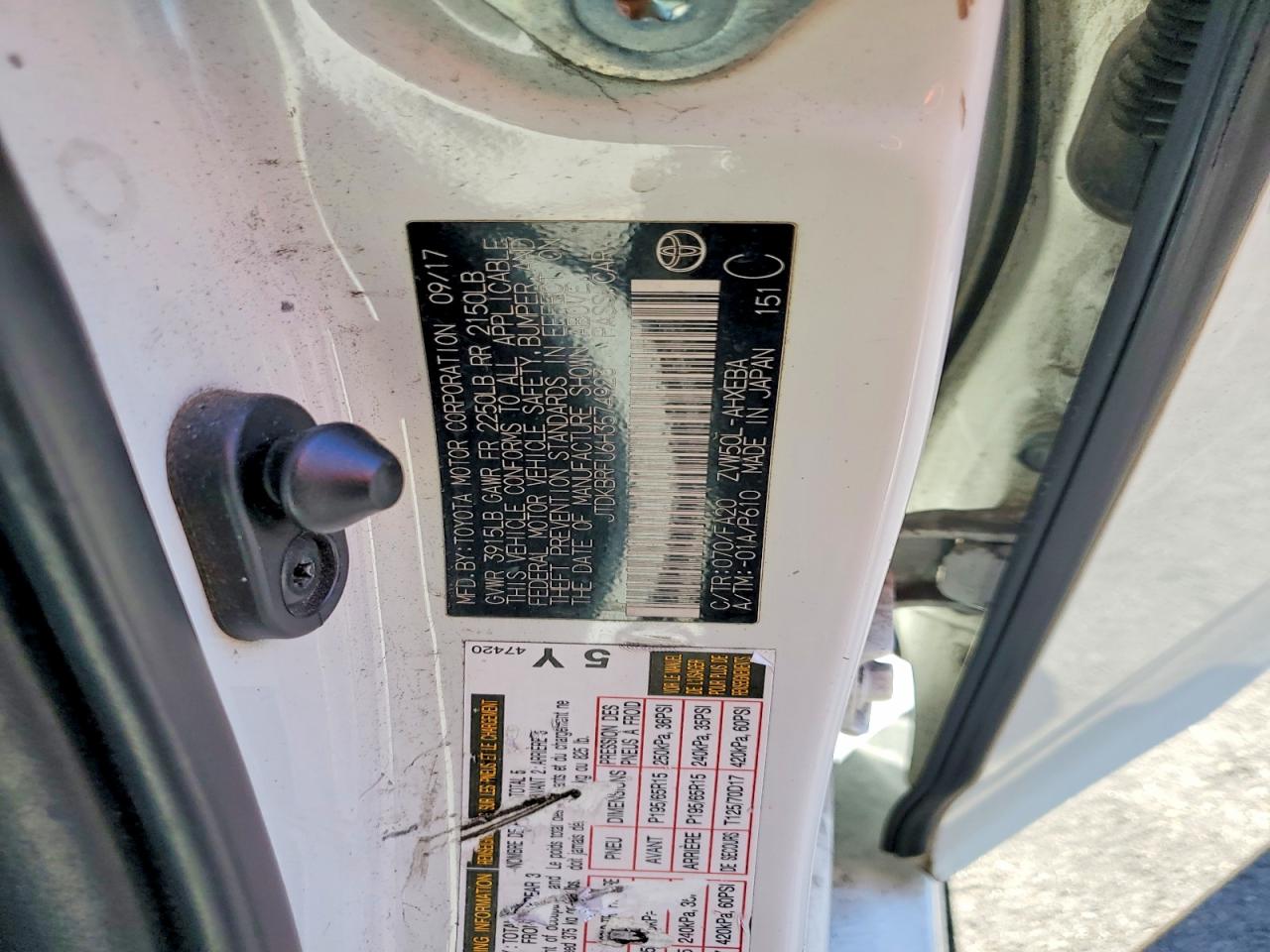 2017 TOYOTA PRIUS TWO photo 37