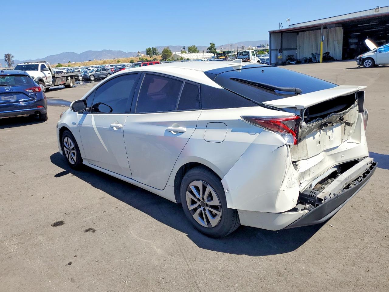 2017 TOYOTA PRIUS TWO photo 4