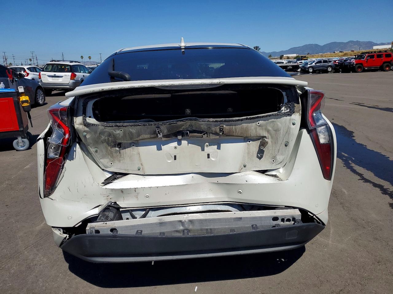 2017 TOYOTA PRIUS TWO photo 16