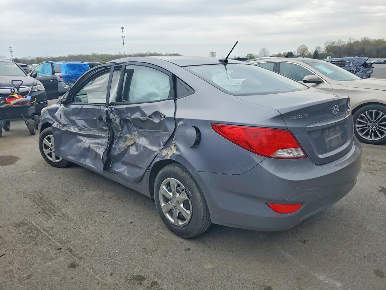 2015 HYUNDAI ACCENT GLS photo 3