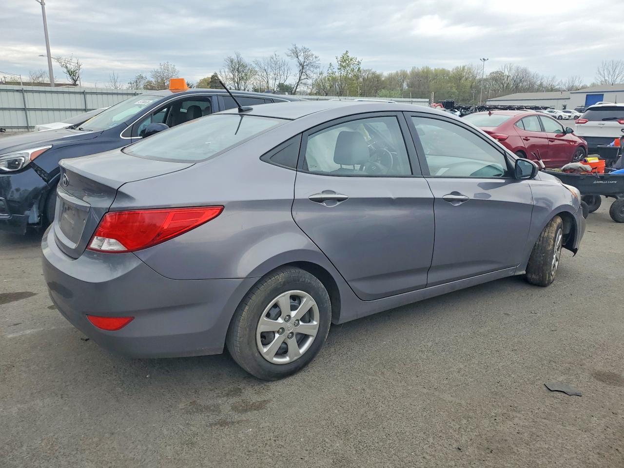 2015 HYUNDAI ACCENT GLS photo 5