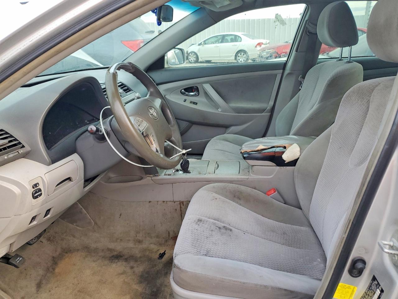 2011 TOYOTA CAMRY LE photo 13