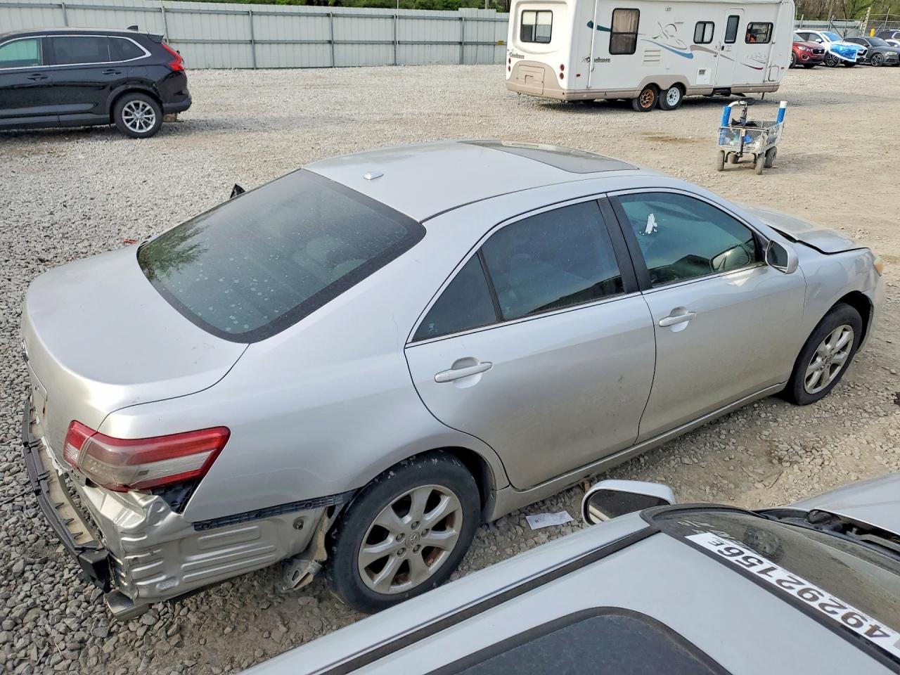 2011 TOYOTA CAMRY LE photo 5