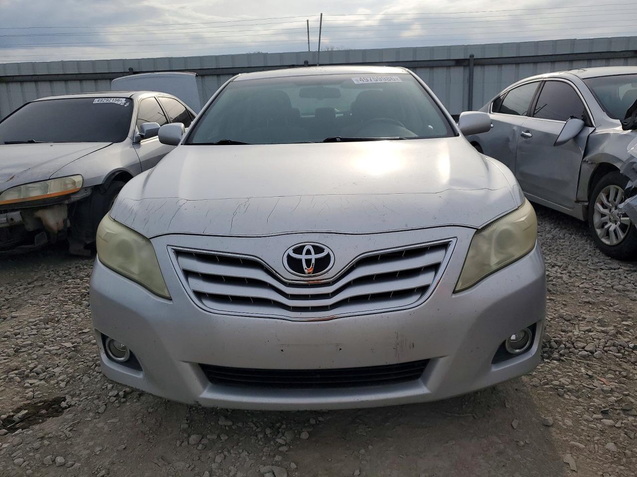 2011 TOYOTA CAMRY LE photo 9