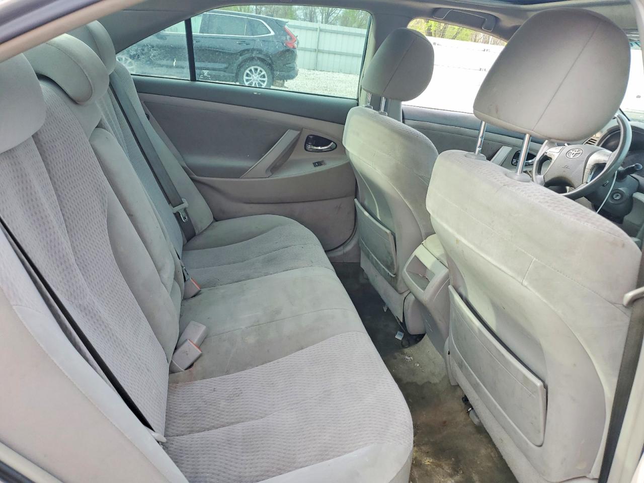 2011 TOYOTA CAMRY LE photo 19
