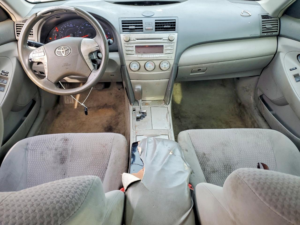 2011 TOYOTA CAMRY LE photo 15