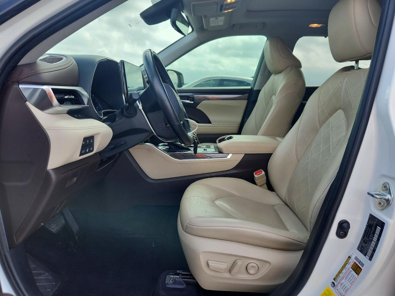 2021 TOYOTA HIGHLANDER HYBRID PLATINUM photo 13