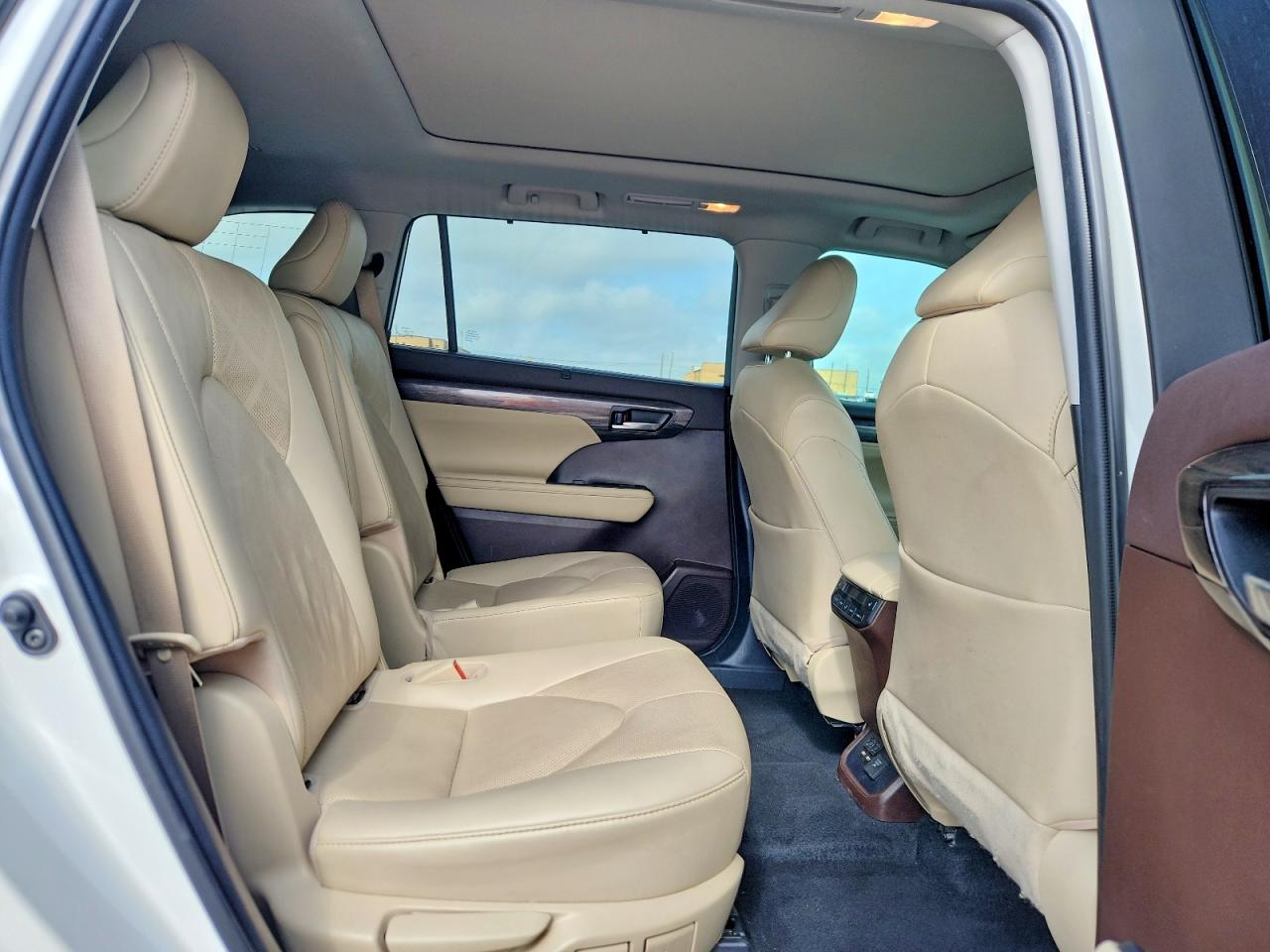 2021 TOYOTA HIGHLANDER HYBRID PLATINUM photo 21