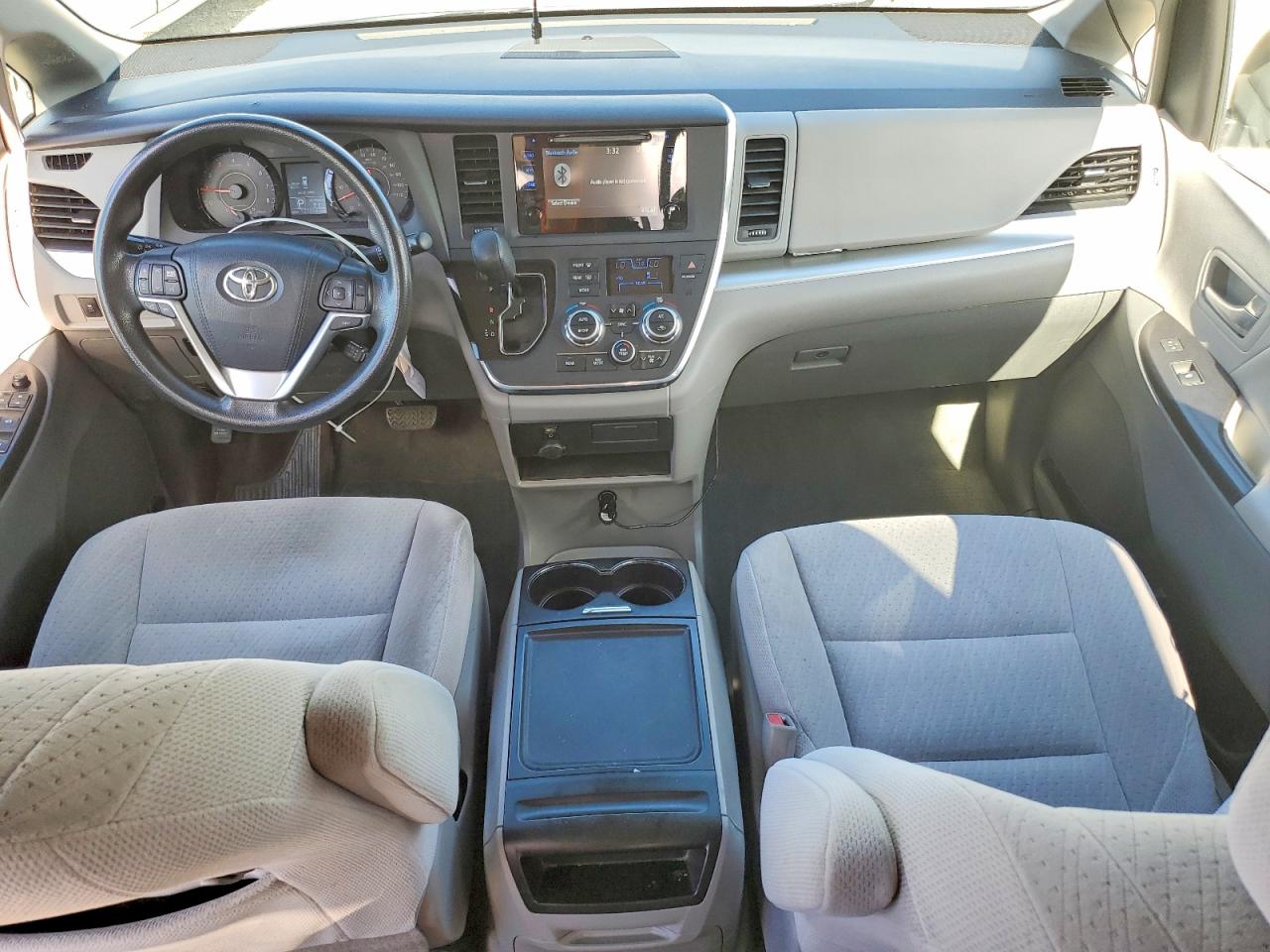 2015 TOYOTA SIENNA LE photo 22