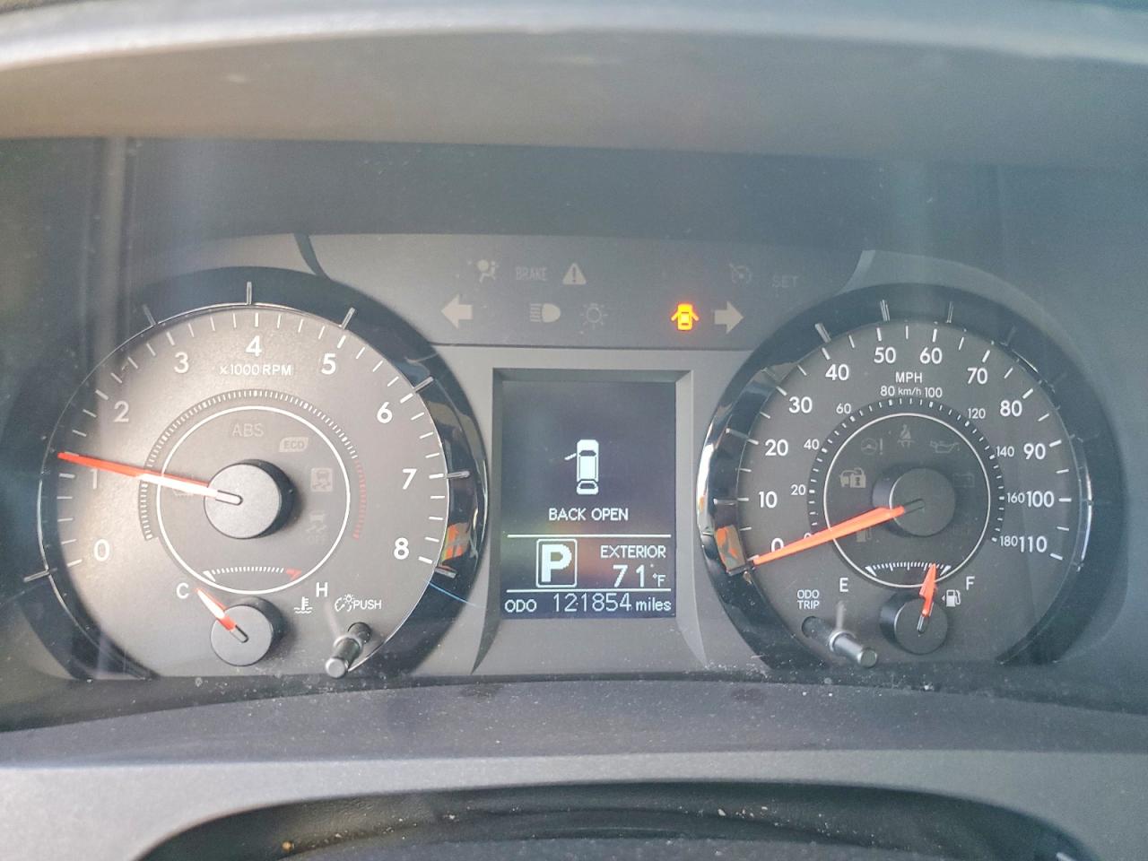 2015 TOYOTA SIENNA LE photo 25