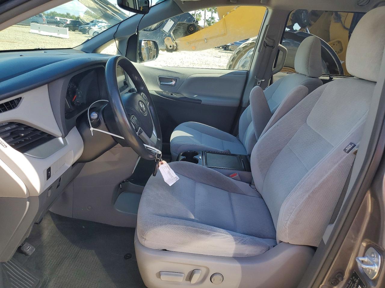 2015 TOYOTA SIENNA LE photo 19