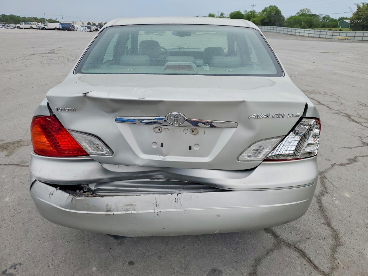 2002 TOYOTA AVALON photo 16