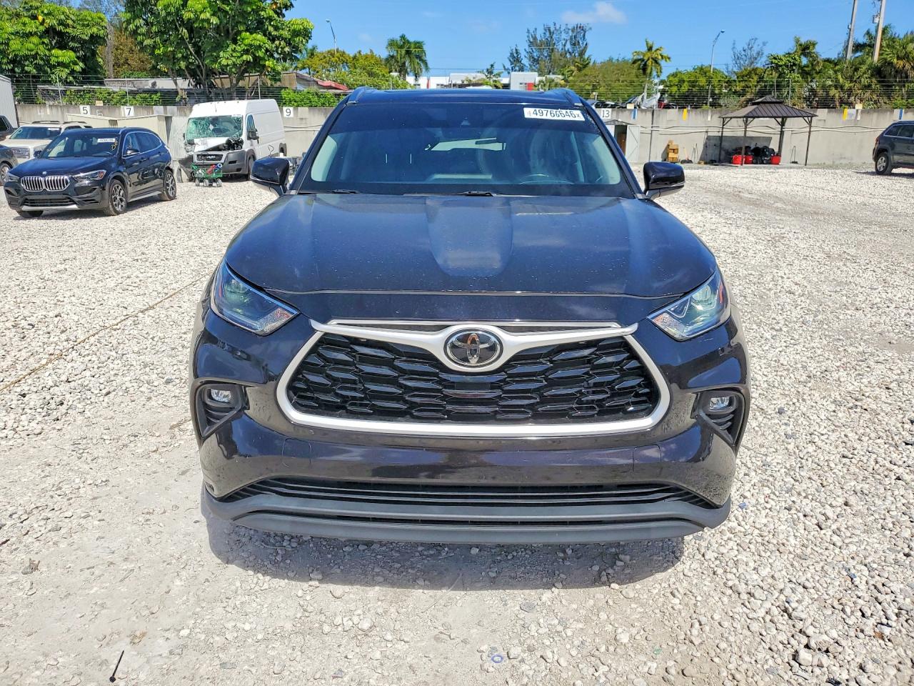 2021 TOYOTA HIGHLANDER XLE photo 5