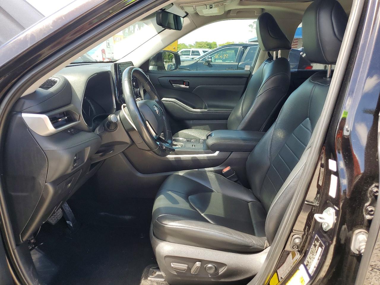 2021 TOYOTA HIGHLANDER XLE photo 7