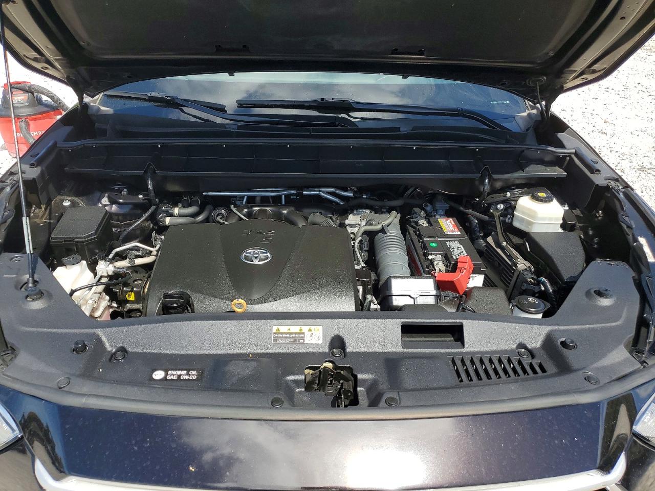 2021 TOYOTA HIGHLANDER XLE photo 12