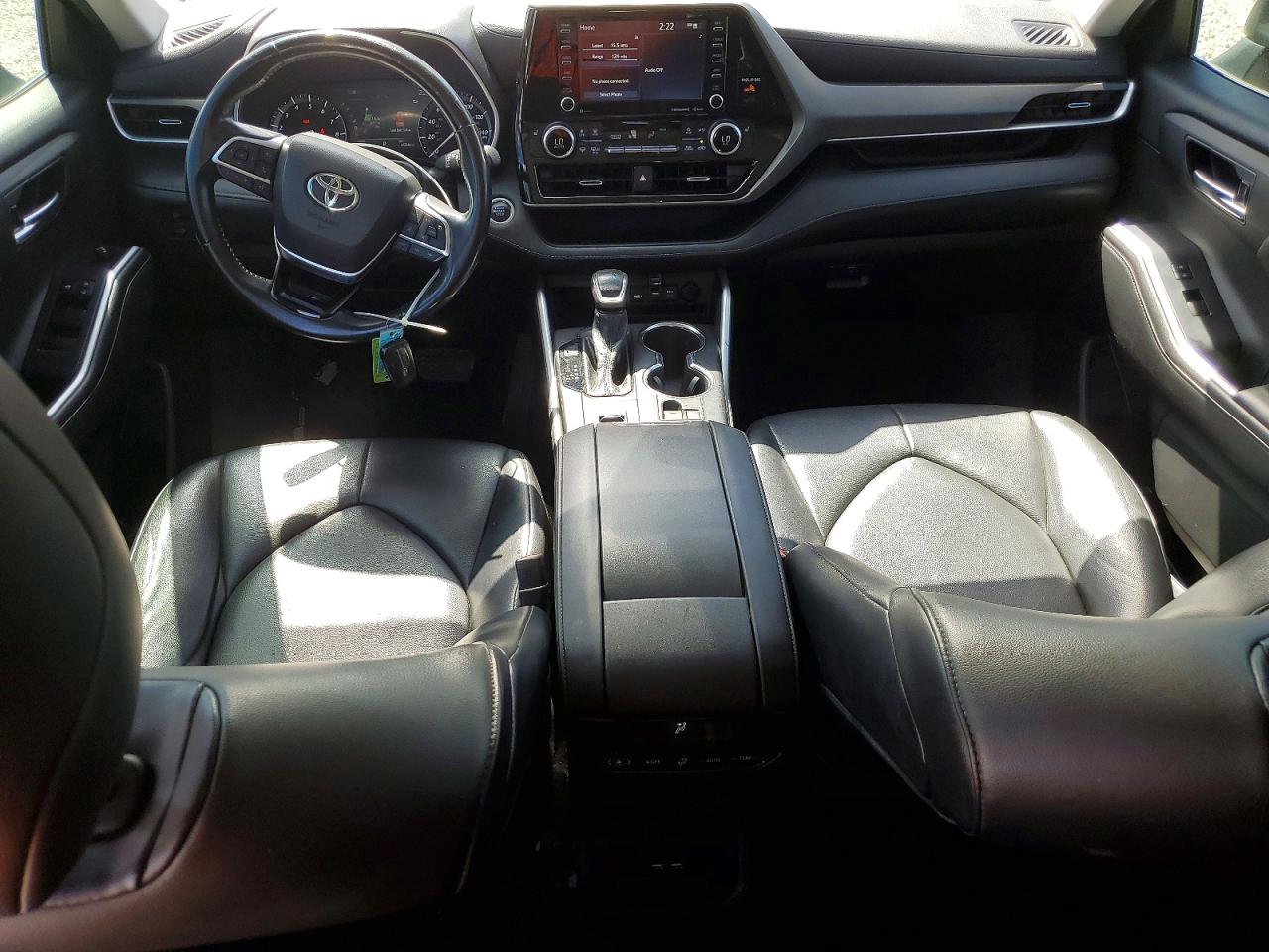 2021 TOYOTA HIGHLANDER XLE photo 8