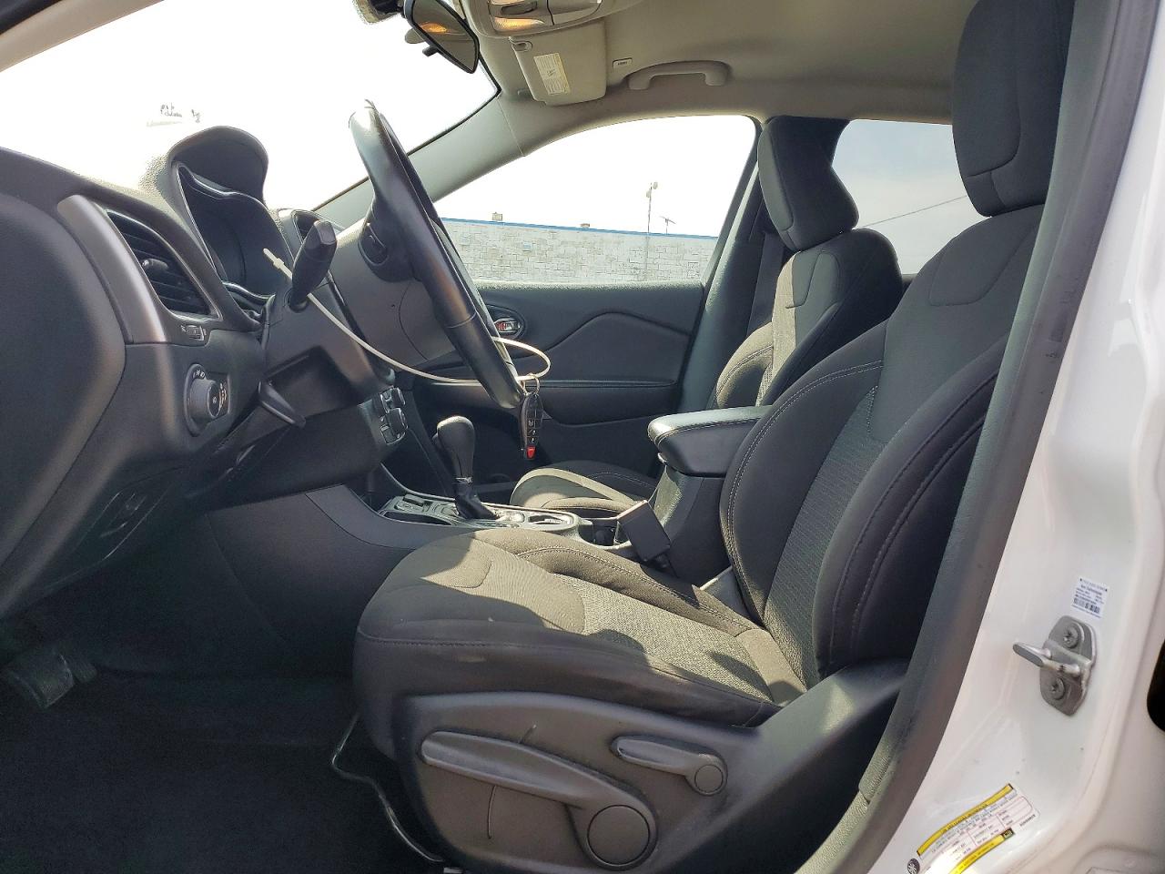 2019 JEEP CHEROKEE LATITUDE photo 13