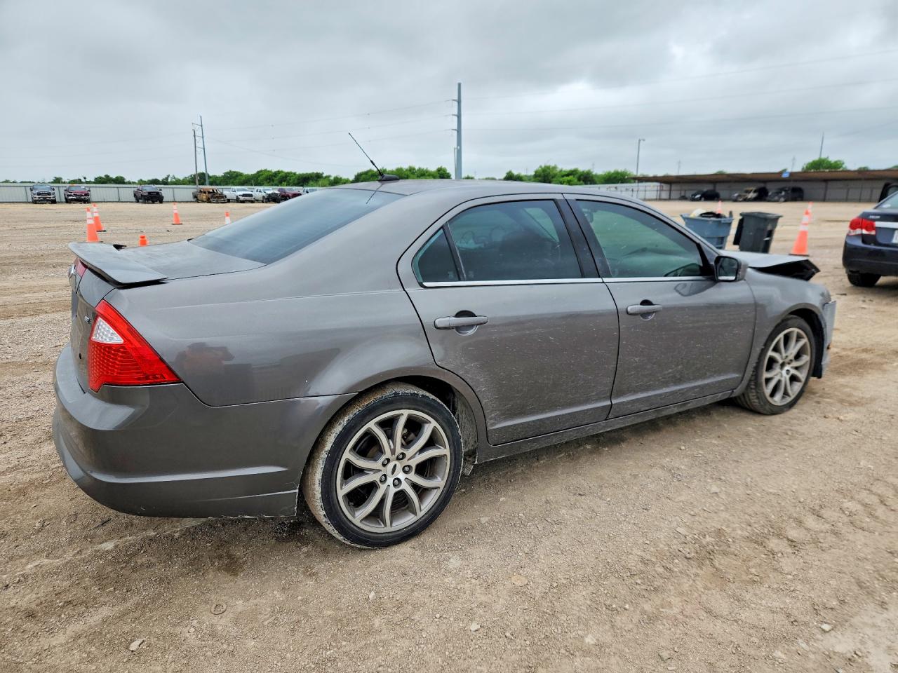 2011 FORD FUSION SE photo 3