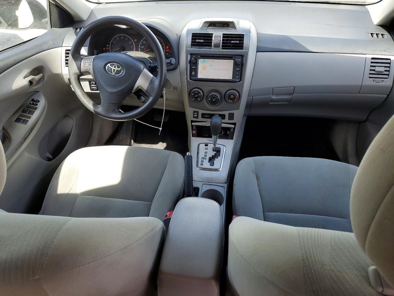 2013 TOYOTA COROLLA LE photo 15