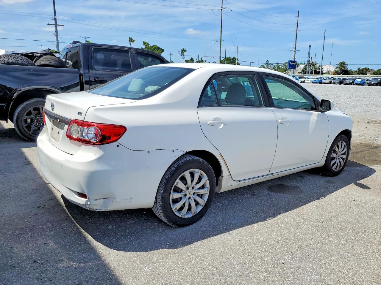2013 TOYOTA COROLLA LE photo 5