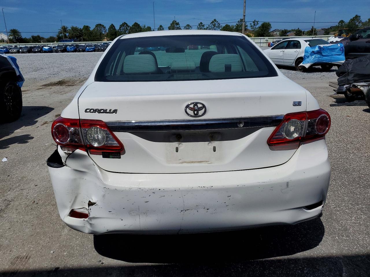 2013 TOYOTA COROLLA LE photo 11