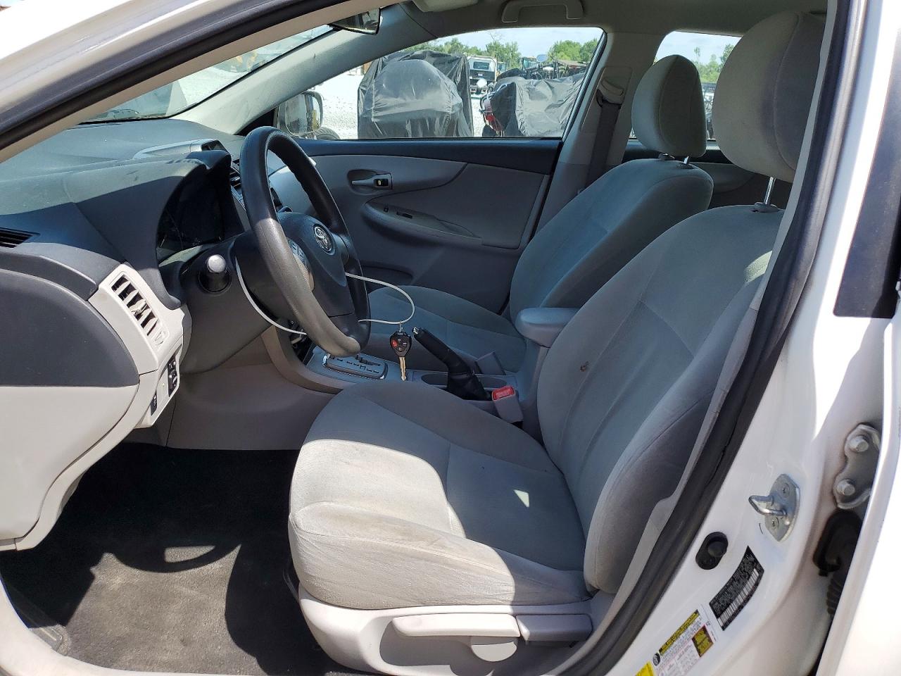 2013 TOYOTA COROLLA LE photo 13