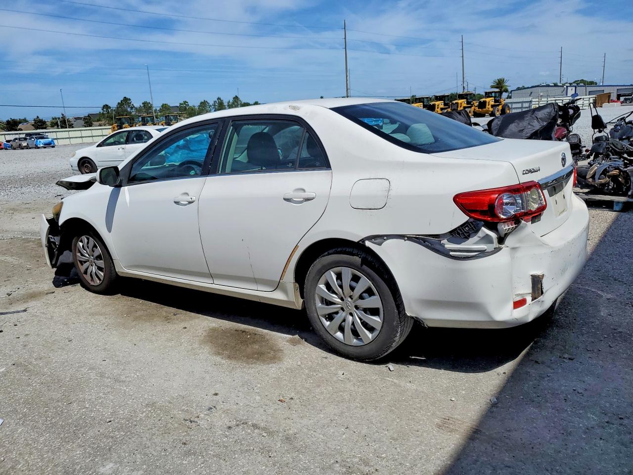 2013 TOYOTA COROLLA LE photo 3