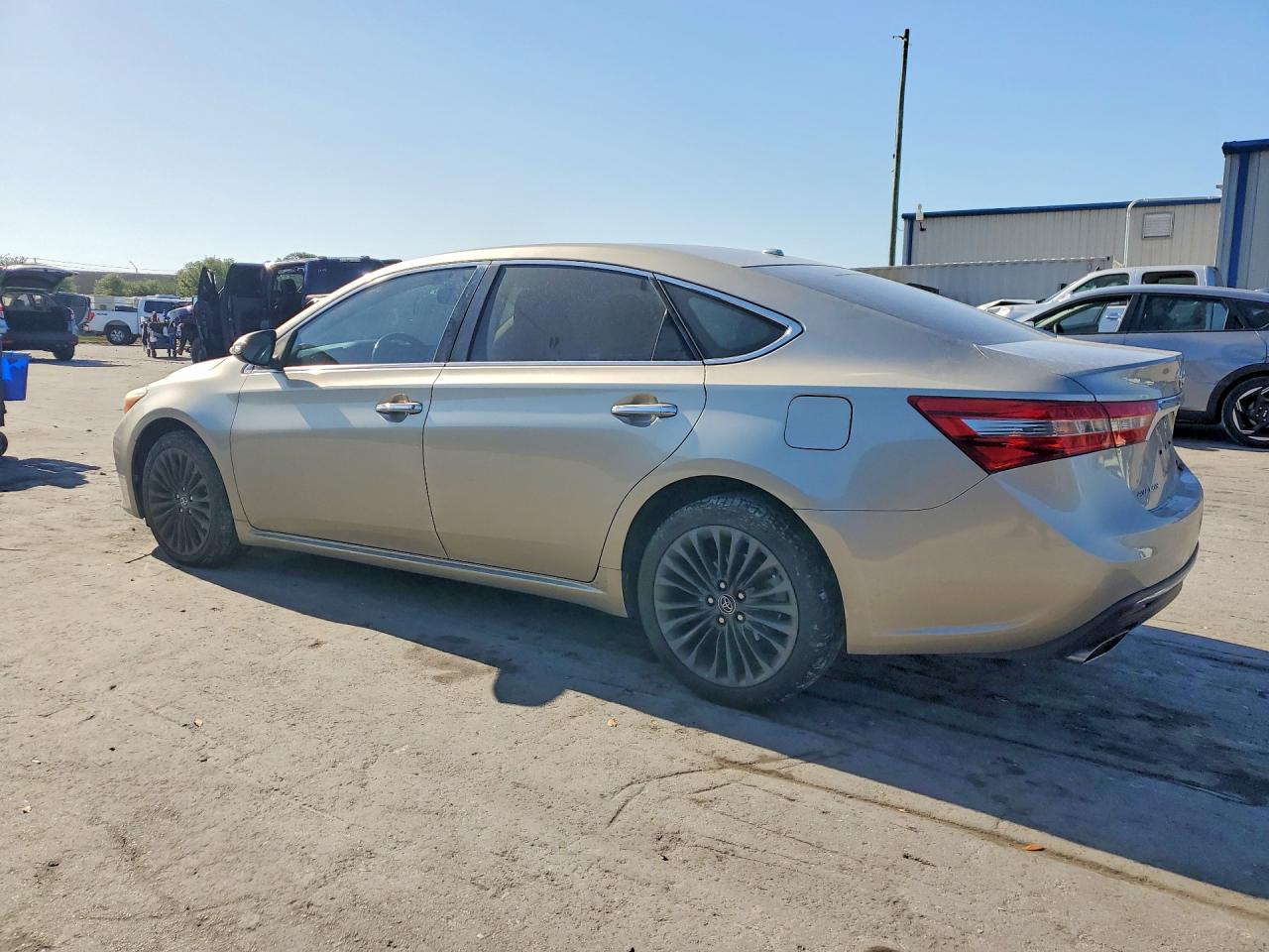 2016 TOYOTA AVALON TOURING photo 3