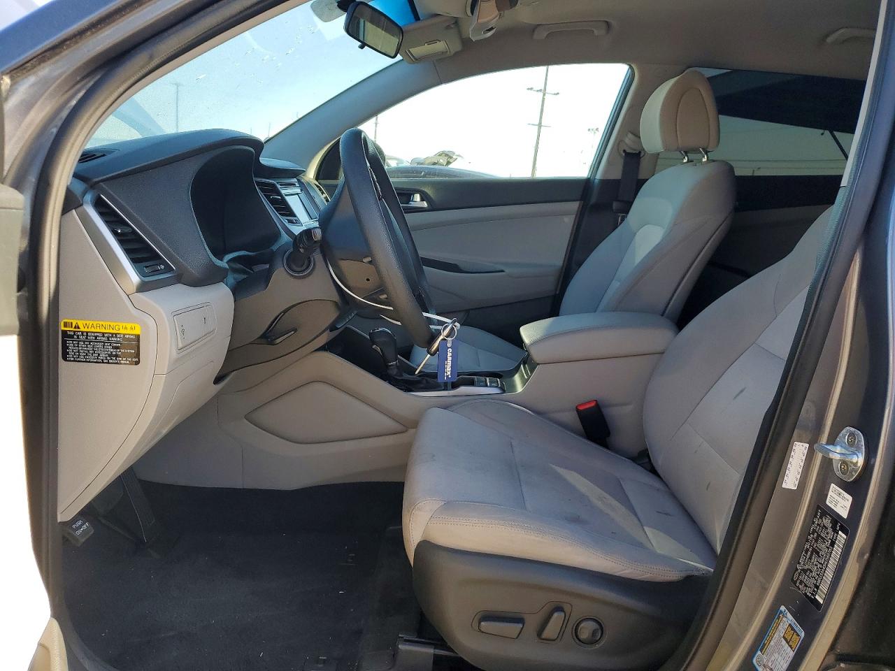 2017 HYUNDAI TUCSON SE photo 19