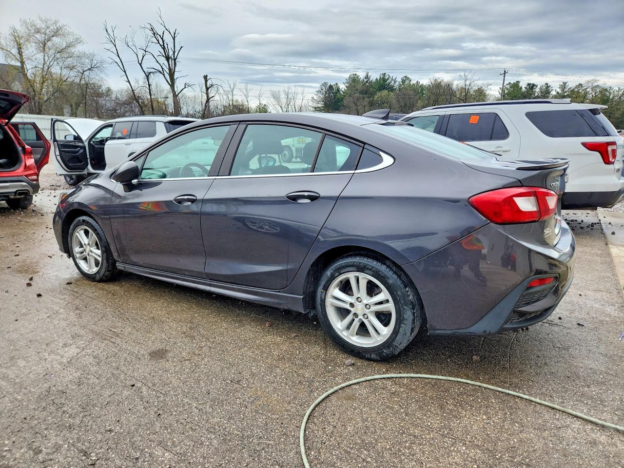 2017 CHEVROLET CRUZE LT photo 4