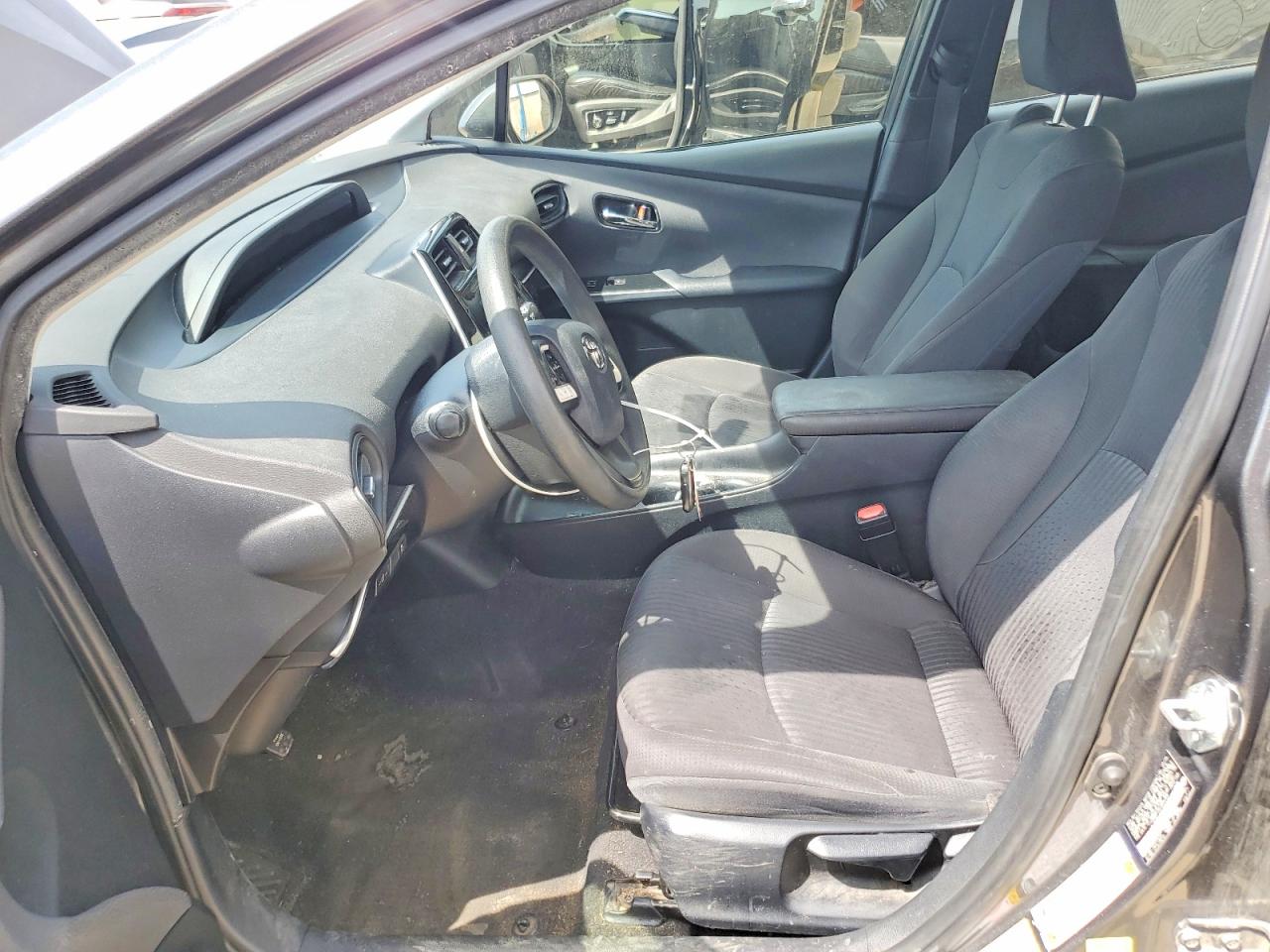 2016 TOYOTA PRIUS TWO photo 19